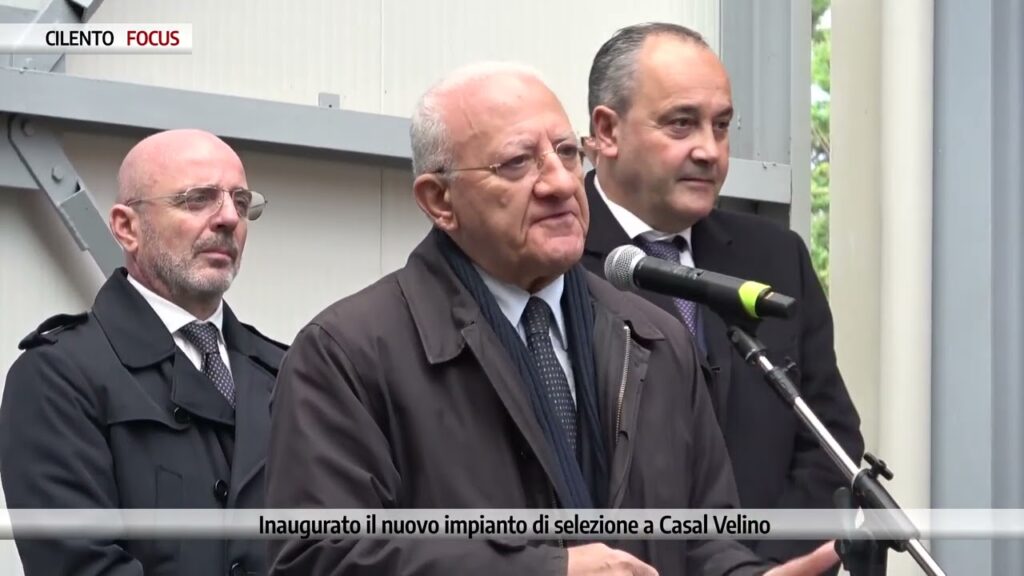 Rifiuti: “Rendere autonoma la Campania”. De Luca a Casal Velino per il nuovo impianto di selezione